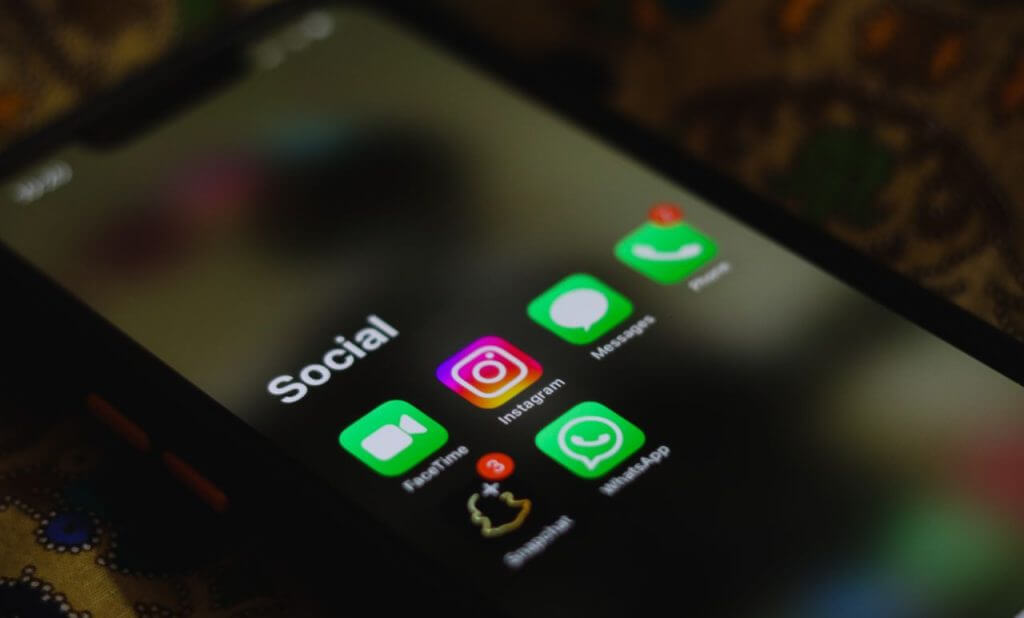 social-media-apps-on-smartphone-16229745-1024x618